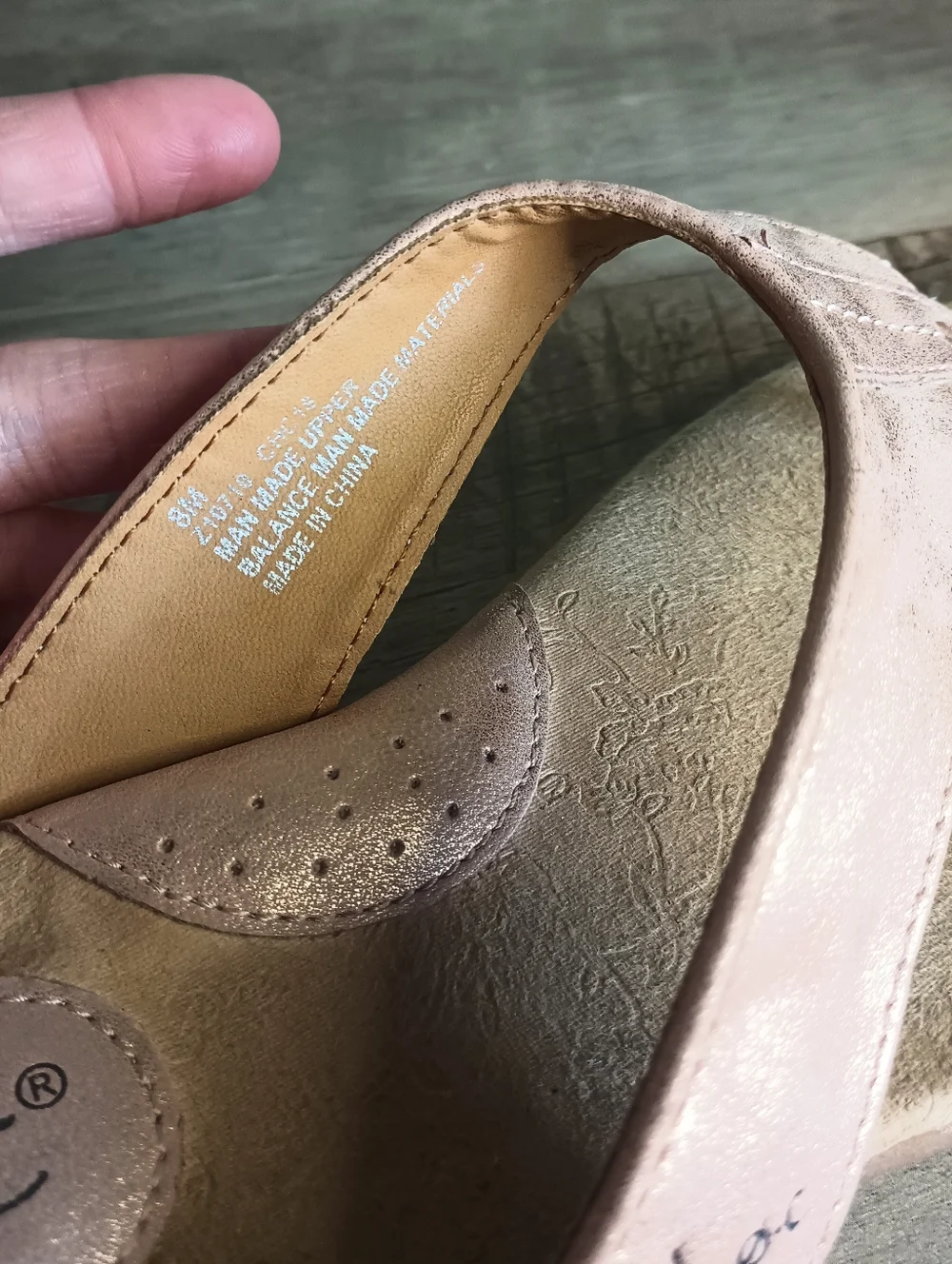 BOC Womens Cadore Metallic Thong Sandals 8 Rose Gold Comfort Beach Travel Vegan - Picture 8 of 12